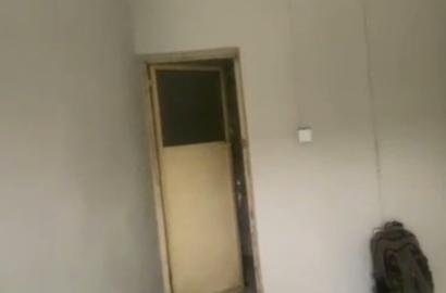 TO LET Decent spacious roomself contain ground floor