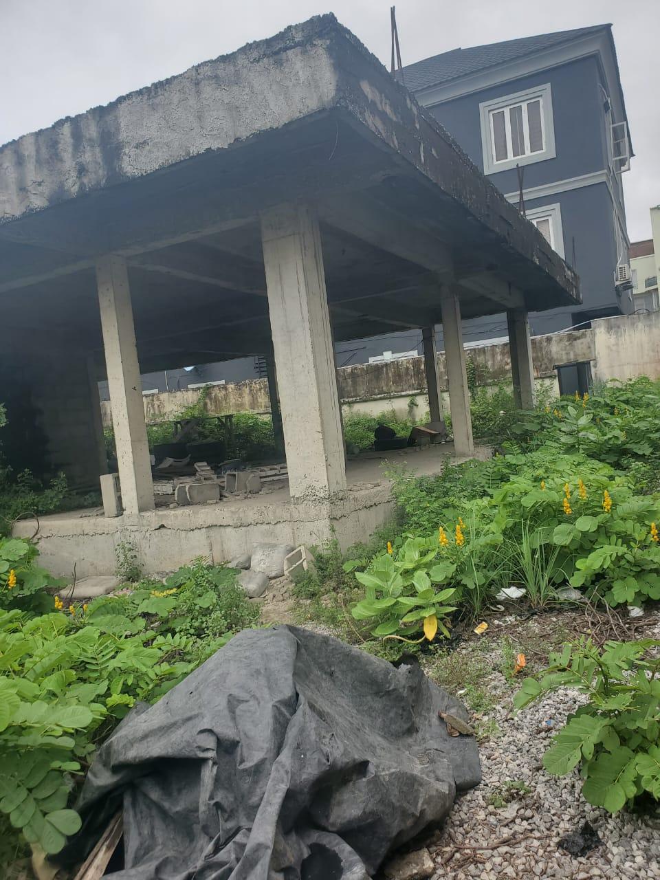 505sqm Land with Decked 3-Floor Structure – Lekki Phase 1