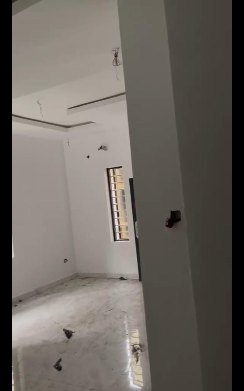 2-Bedroom Flat Upstairs at Liberty Estate, Ago  📝 Description