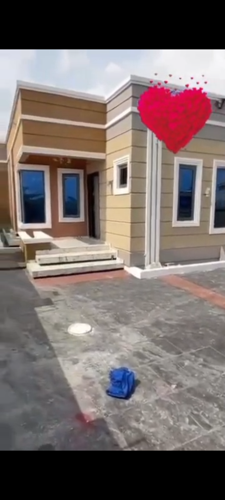 3 bedroom flat bungalow at off Ijegun road,ikotun.