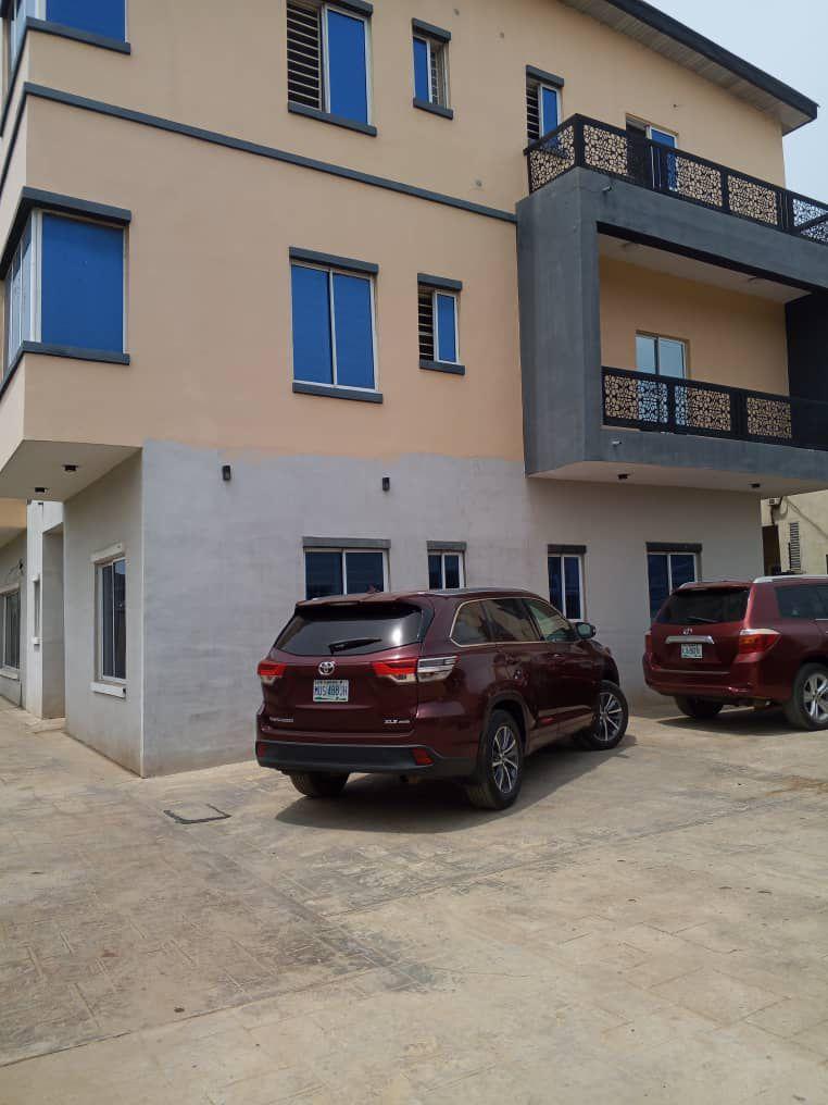 Modern 3 Bedroom Flat for Sale 📍 Greenville Estate.