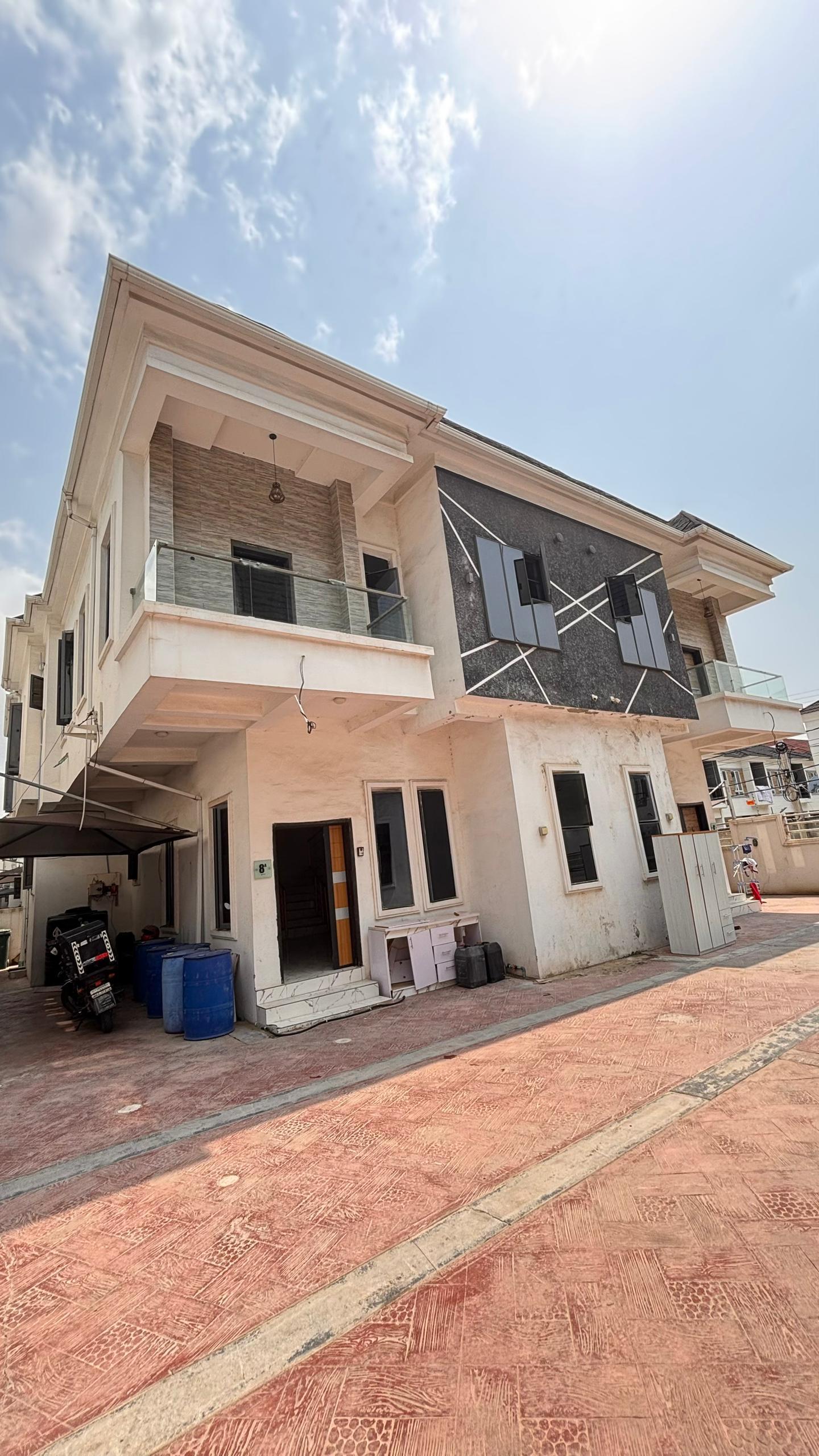 Distress Sale – 4 Bedroom Semi-Detached Duplex @FIRST CLASS Estate, Orchid Road.