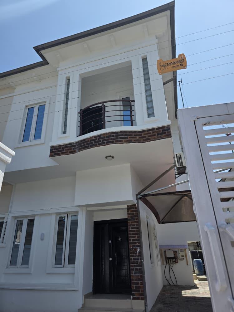 Luxurious Sweet 3-Bedroom Semi-Detached Duplex with BQ. @Orchid Road, Lekki (Before the Roundabout)