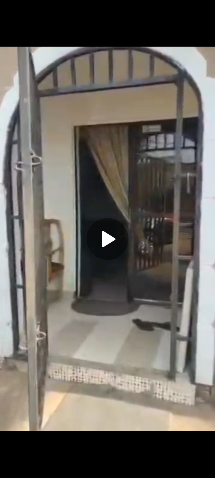 4 bedroom flat with 2 shops @command ipaja Lagos State