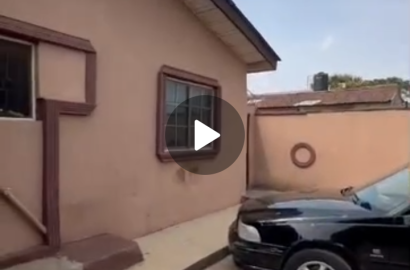 BUNGALOW ON ALMOST FULL PLOT OF LAND FOR SALE  @ OFF N.Y.S.C BUS STOP, LASU IGANDO, CLOSE TO THE MAIN ROAD