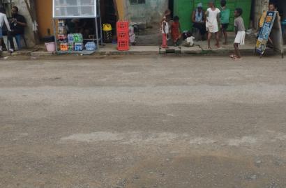 QUARTER PLOT OF LAND FOR SALE @OFF  VACUNAIZER  BUS STOP AKOWONJO ROAD LAGOS