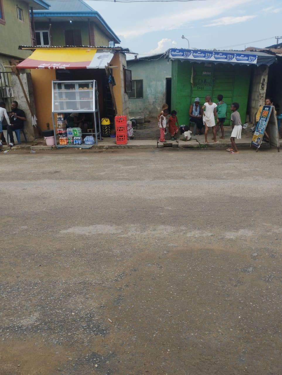 QUARTER PLOT OF LAND FOR SALE @OFF  VACUNAIZER  BUS STOP AKOWONJO ROAD LAGOS