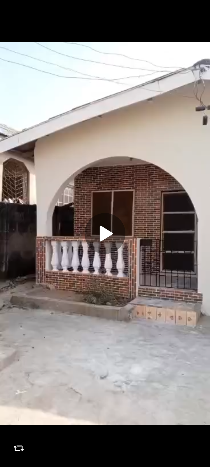 4 BEDROOM FLAT AND 3 UNITS OF ROOM AND PARLOR, OFF ISHUTU ROAD IGANDO.