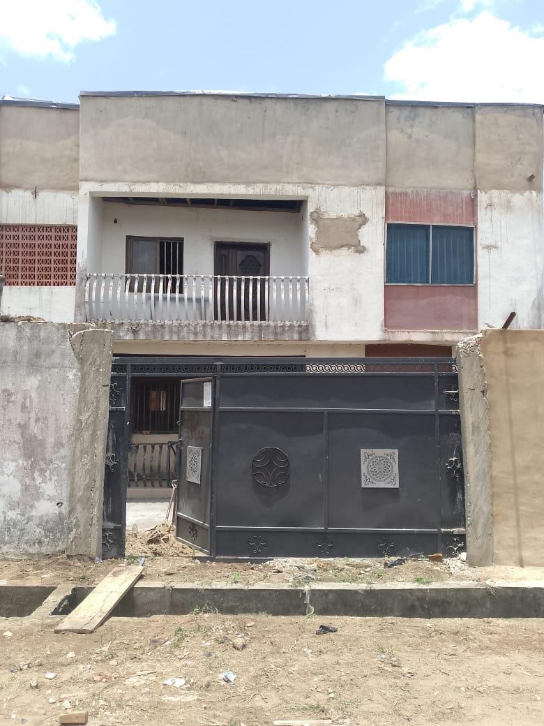 2NOS OF 3 BEDROOMS AND 1NO OF MINI BLOCK OF FLATS (SEMI DETACHED) ON HALF PLOT OF LAND @SHASHA.