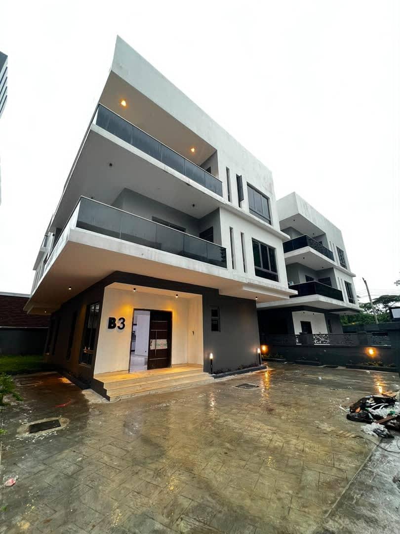 6-Bedroom Luxury Home with Pool, Gym & 2-Bedroom BQ | 📍Old Ikoyi
