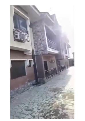 Distress Sale: Block of 6 Flats & 2 Shops at Igando Phase 1