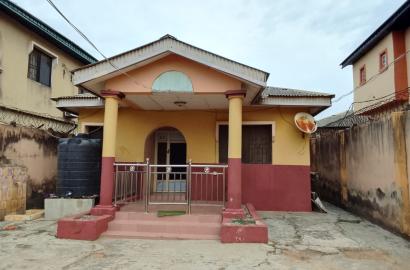 4 Bedroom Bungalow with Front Shop – Close to Con Oil Filling Station