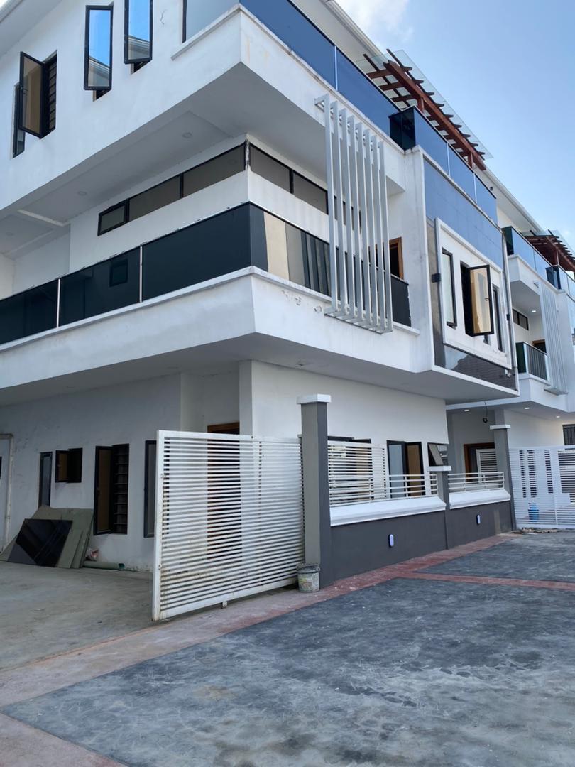 Spacious 5-Bedroom Detached House with BQ for Rent – Ikate Elegushi, Lekki