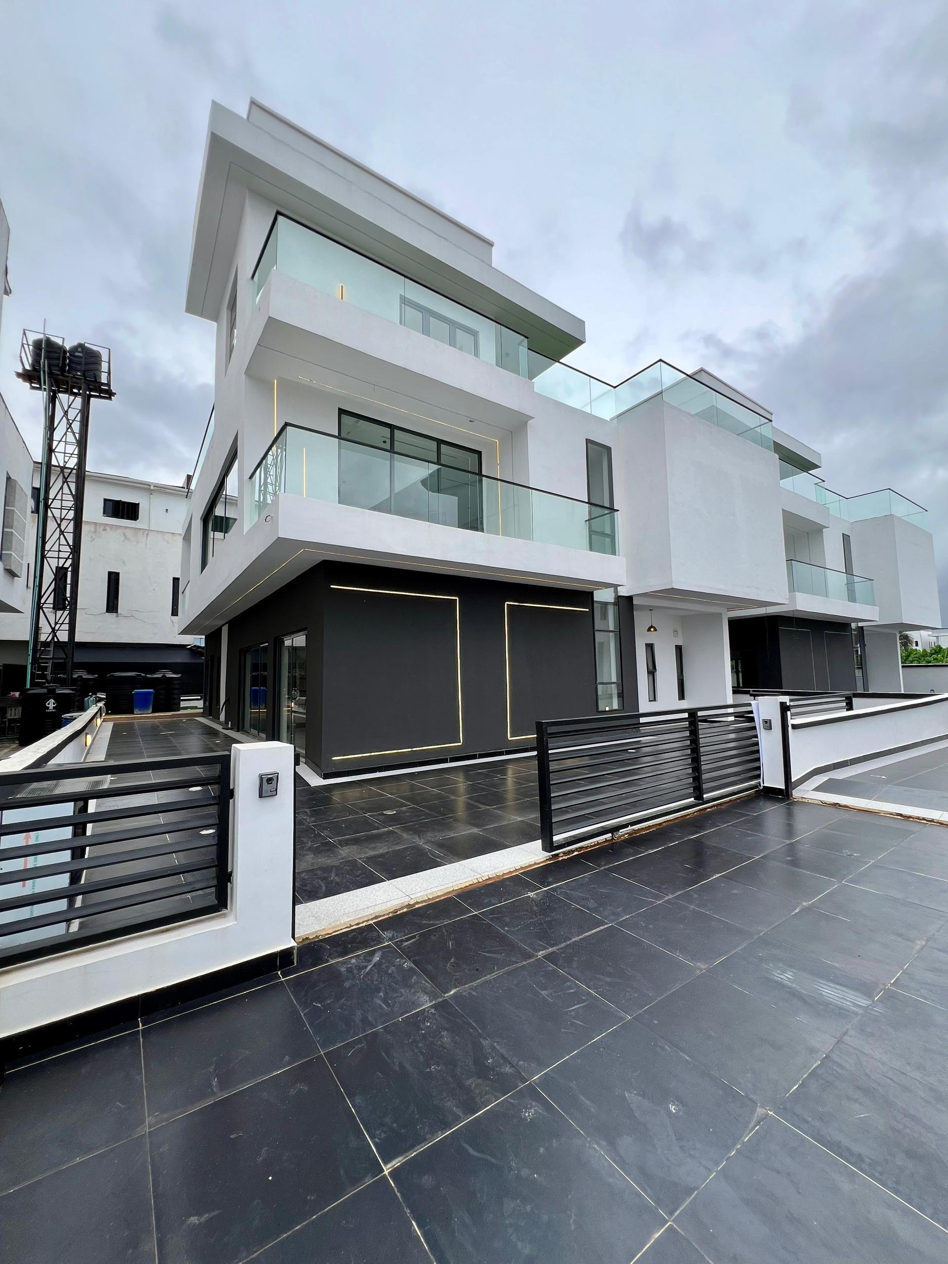 FOR SALE – GORGEOUSLY FINISHED LUXURY 5 BEDROOM FULLY DETACHED DUPLEX 🏡✨ 📍 Orchid, Lekki, Lagos