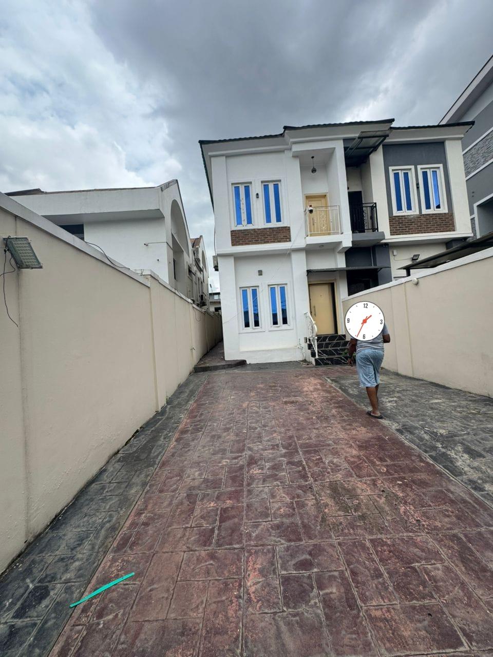 Well-Maintained 4 Bedroom Semi-Detached Duplex with BQ 📍 Location: Off Allen Avenue, Ikeja, Lagos