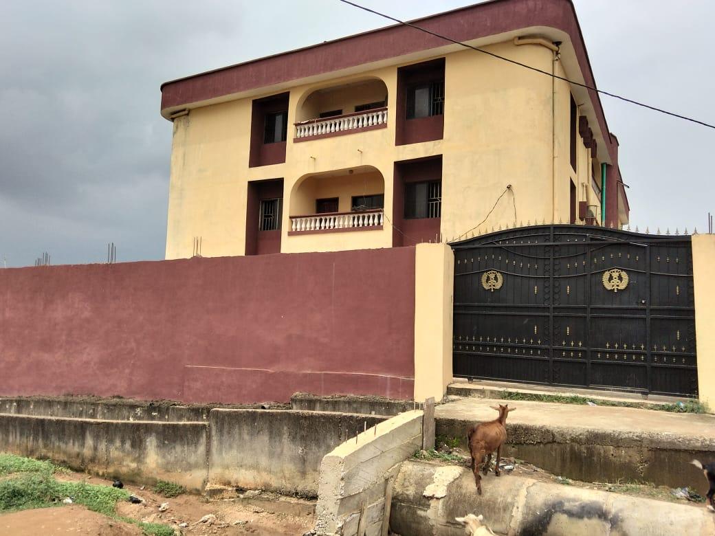 Block of 5 Executive 3-Bedroom Flats + Warehouse 📍 Location: Gafaru Street, Ikotun, Lagos