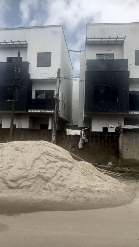 🏡 FOR SALE (Direct to Mandate) Newly Built 4-Bedroom Fully Detached Duplex 📍 Location: Gbagada, Lagos