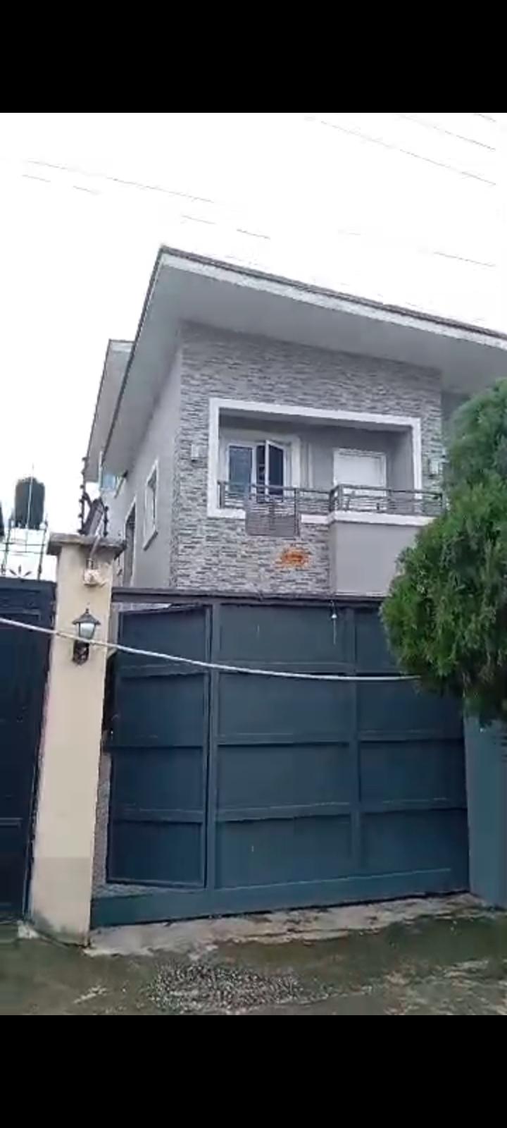 Neat Used 4-Bedroom Duplex with BQ 📍 Location: Adeniyi Jones, Ikeja, Lagos
