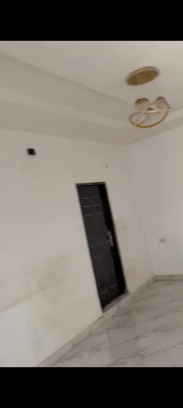 2-Bedroom Flat 📍 Location: Iyana School, Along LASU–Igando Road, Lagos