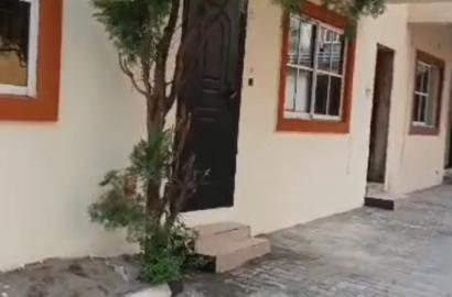🏡 AWOOF DISTRESS SALE 2-Bedroom En-Suite Apartment 📍 Location: New Road, Alpha Beach, Lekki, Lagos
